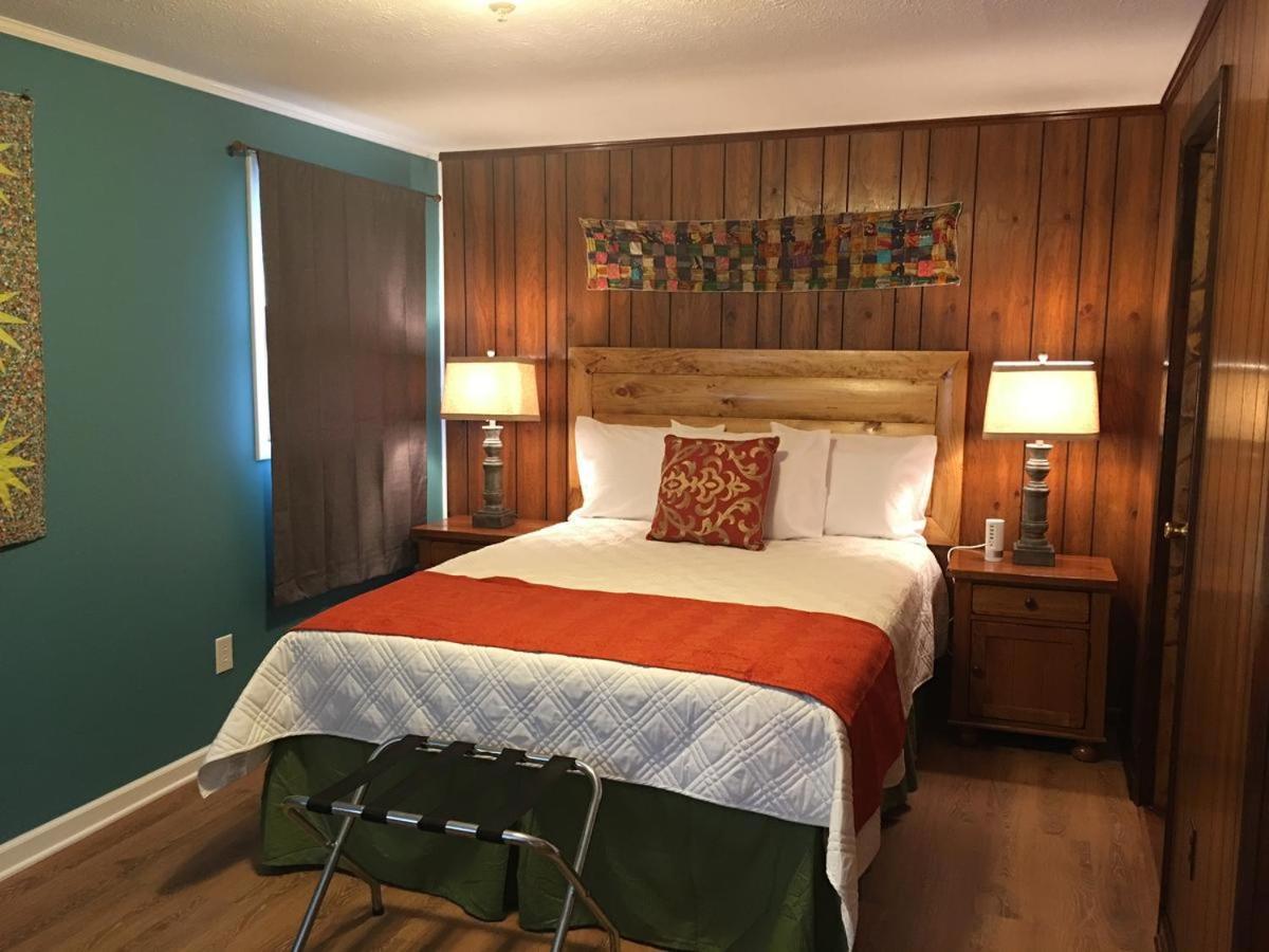 Meadowlark Motel With Restaurant & Bar Мегги-Вэлли Экстерьер фото